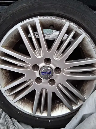 225 50 R17 winter Tires on rims Good condition Come with Tires bags for storage 5x120mm Pick up in u...