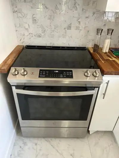 Cuisinière / Oven stove GE JCS830SMSS