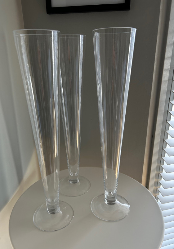 Tall Glass Vases (Set of 4) in Home Décor & Accents in Calgary - Image 2