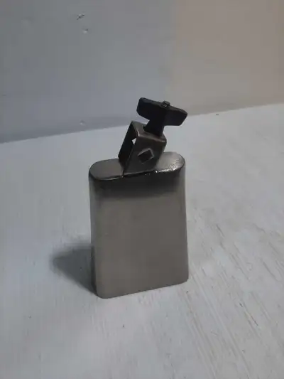 This is a used Pearl cowbell, a great addition to any percussion setup. It has a nice tone and is fu...