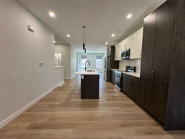 **Beautiful 3Bed 2.5Bath Duplex in Glenwood** in Long Term Rentals in Winnipeg - Image 5