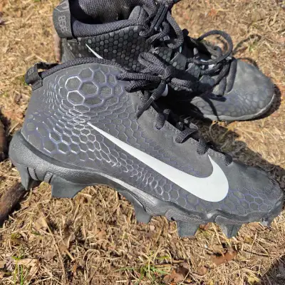 Excellent condition, (worn only half the season). See photos. Pick up in Donald on Gelert rd. Cash o...