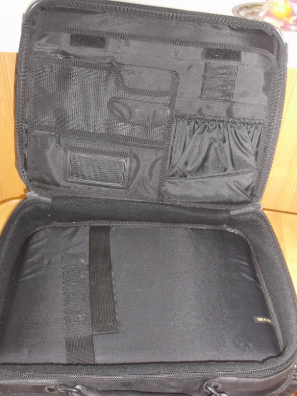 valise pour ordinateur et documents noir dans Accessoires pour portables  à Saguenay - Image 2