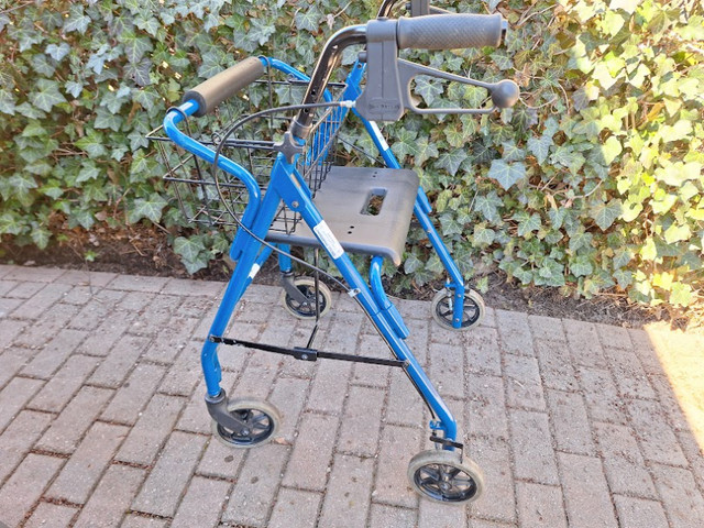 Dana Douglas 4200DX Rollator 4 Wheeled Walker (Blue) in Health & Special Needs in City of Toronto