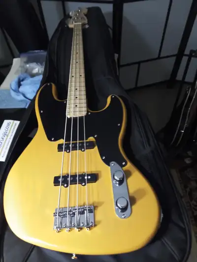 Squier Paranormal 52 Jazz Bass, View more