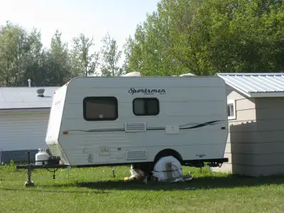 Suv or light truck towable, Perfect for couple or single person in excellent condition,15 fts. 1900...