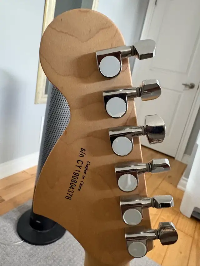 Fender Squier Stratocaster + Case in Guitars in Mississauga / Peel Region - Image 3