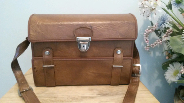 Vintage Leather Bag in Arts & Collectibles in Mississauga / Peel Region