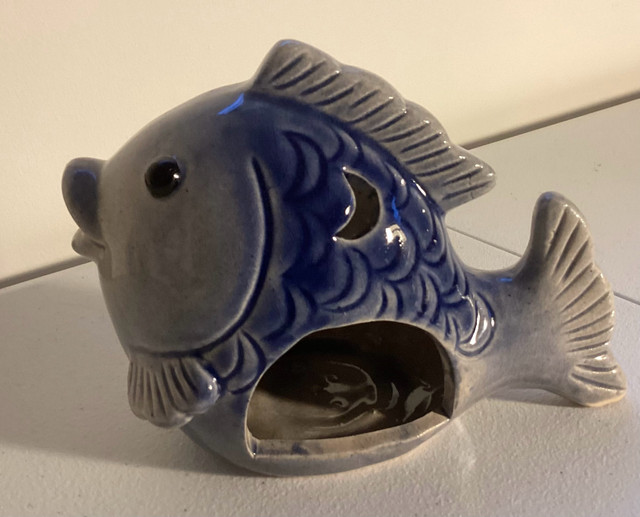 Super Cute Grey and Blue Ceramic Fish Tea Candle Votive Holder dans Décoration intérieure et accessoires  à Ouest de l’Île - Image 3