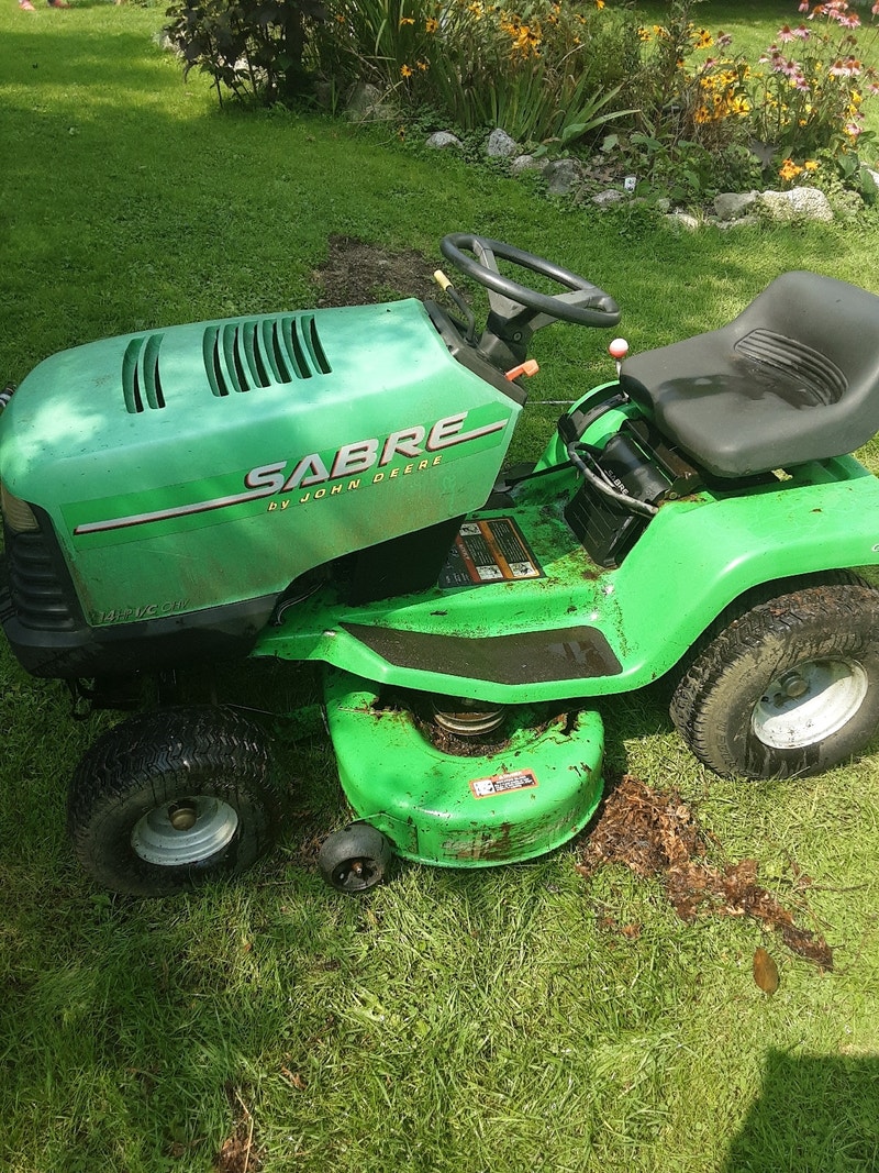 1991 John deere Sabre lawn tractor. (Parts!!) Lawnmowers & Leaf