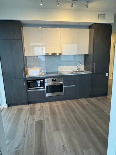 Gorgeous 2 bedroom brand new condo for rent in Festival Towers, Vaughan. - 1 Parking included. - hug...