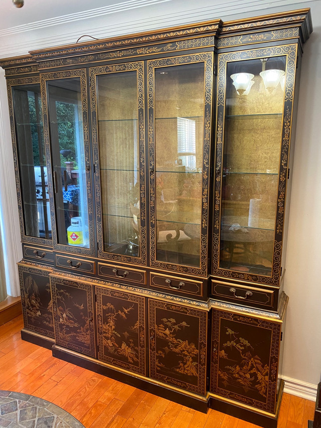 Drexel Asian Chinoiserie Hand Painted Breakfront China Cabinet in Hutches & Display Cabinets in City of Toronto - Image 2