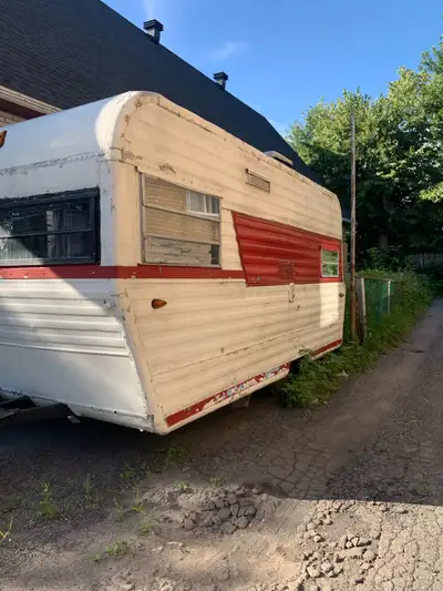 Maison mobile 16 pieds vintage: - ligne de gaz propane fonctionnelle - poêle et four à gaz fonctionn...