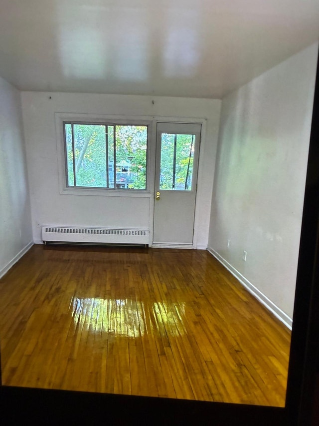 Spacious 3 1/2 near Loyola Campus — photo 1