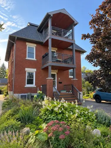 Beautiful 3-Bedroom Apartment in Wellington West