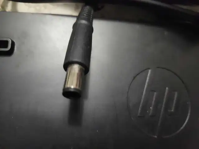HP UltraSlim Docking Station with Power Adapter in Laptop Accessories in City of Toronto - Image 5