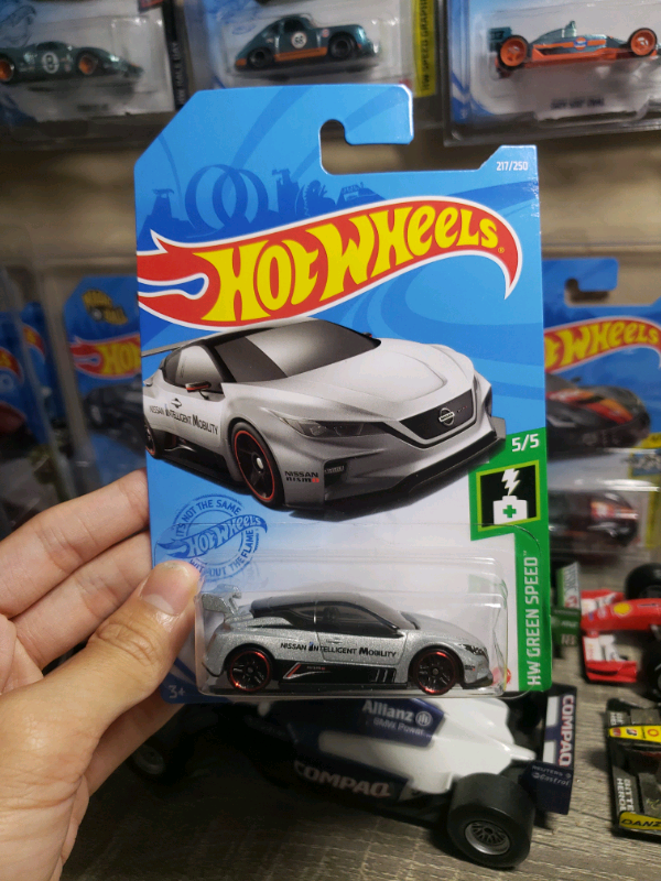Hot wheels Nissan Leaf Nismo RC_02 Race Car grey in Arts & Collectibles in Markham / York Region - Image 2