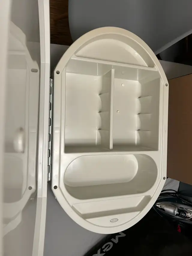 Recessed medicine cabinet with mirror in Bathwares in Ottawa - Image 2