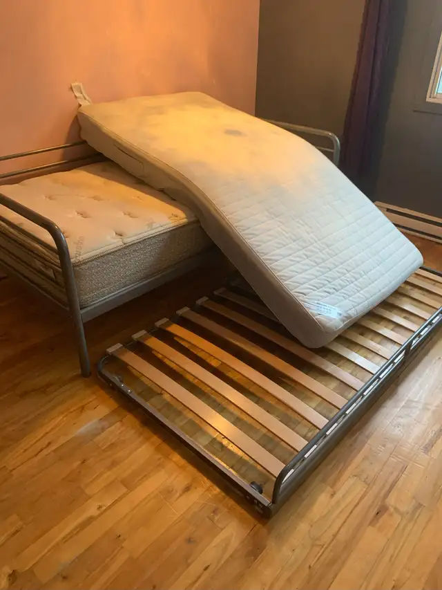 LITS SIMPLE EMPILABLE in Beds & Mattresses in City of Montréal - Image 6