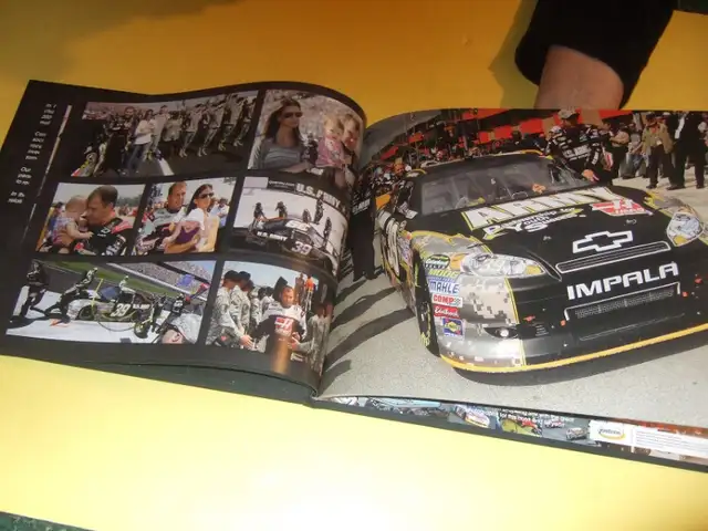 NASCAR TONY STEWART signed  SEASON iii  2011 / iv 2012 Gene Haas in Non-fiction in Oakville / Halton Region - Image 4