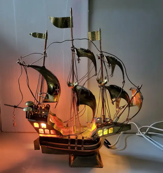 Vintage Brass/ Wood/Copper Three Mast British Galleon Ship Lamp in Arts & Collectibles in Oshawa / Durham Region - Image 2
