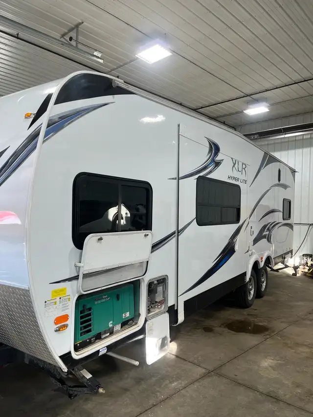 2012 XLR toy hauler 27hfs in Travel Trailers & Campers in Regina - Image 3
