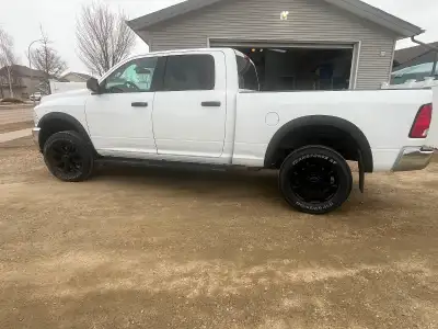 2018 Dodge Ram 2500 SLT diesel, 256000kms. Recent work -heavy hauler transmission-still under warran...