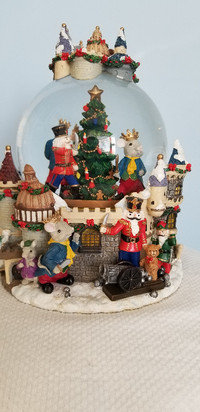 Kirkland Christmas Snow Globes, Christmas Snow Globes,Cardinal