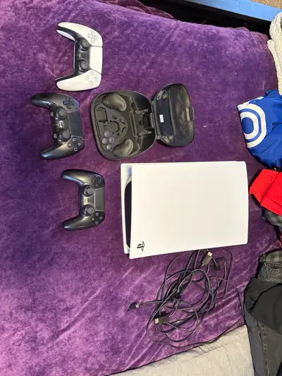 New Perfect condition More of Nintendo person Pickup only , Cash only 3 extra remotes plus chargers...