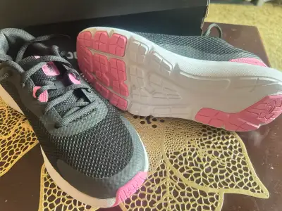 Under Armour Womens Running Shoe, View more