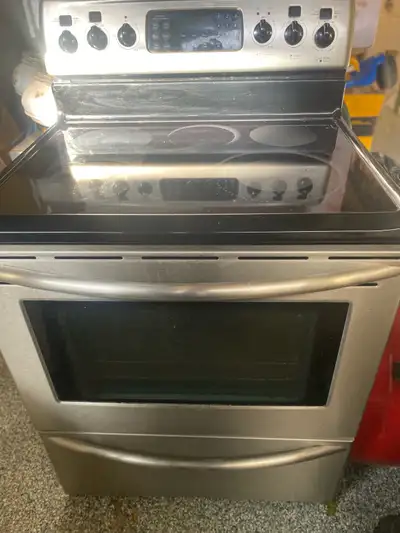 Frigidairer Stove Electric Range Warming Oven Manual Parts Only Not pictured is Safety Leg Hold Down...