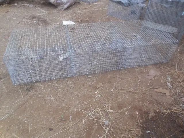 Three wire rabbit cages in Livestock in Annapolis Valley - Image 3