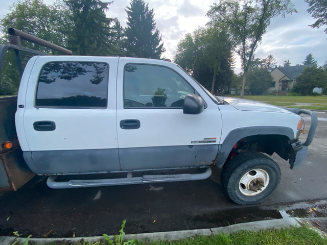 2003 GMC 3500 Crew Cab Flatbed Truck in Cars & Trucks in Edmonton - Image 2