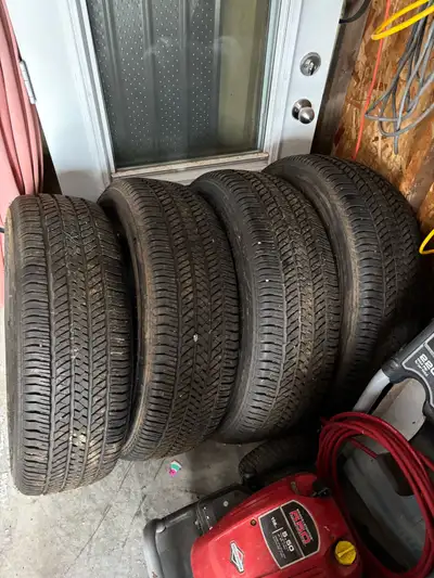 4 pneu neuf 255/70/18 bridgestone dueler H/T venait a l'achat de mon camion et jai changer de grande...
