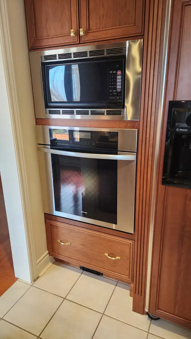 MIELE WALL OVEN & COOKTOP628643634059541210