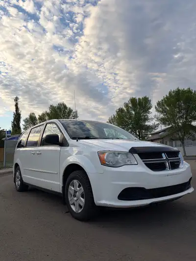Stow and go seats V6 Cruise control Has flex Econ mode Power locks,windows,mirrors Heat and a.c Dual...