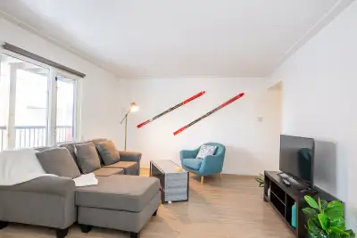 Welcome to the beautiful and cozy Beverly Apartments! Located in the heart of downtown, this buildin...