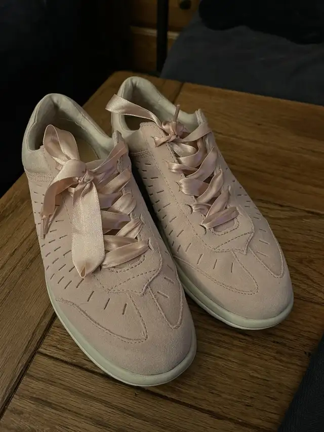 UGG Women’s Shoes **price lowered! in Women's - Shoes in City of Toronto - Image 4