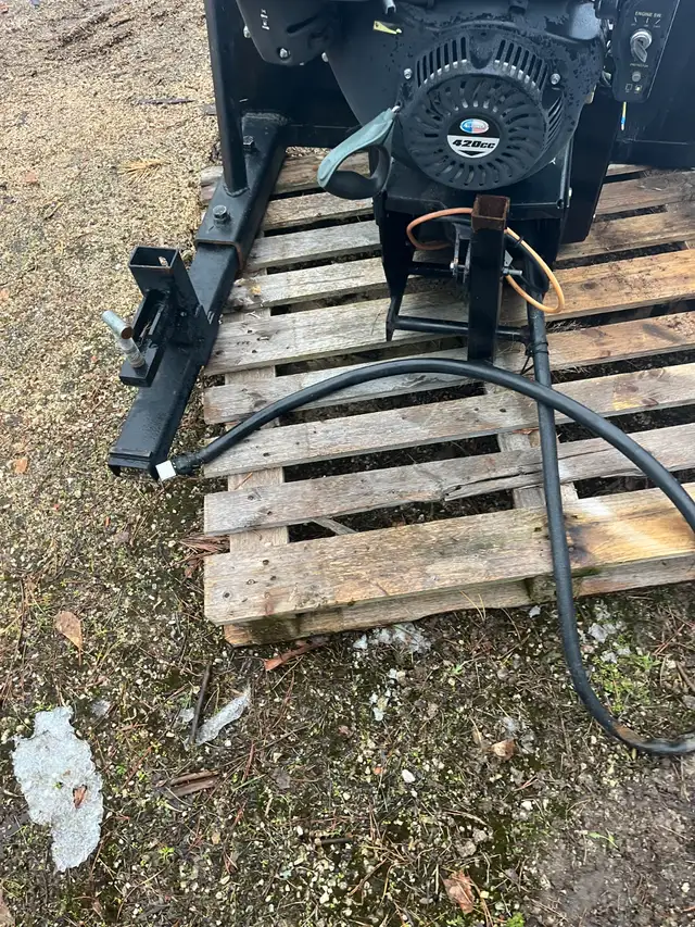 Front mount gas snow blower in Other Parts & Accessories in Owen Sound - Image 4