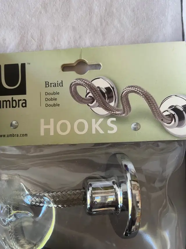 Umbra Braid Hooks in Bathwares in Markham / York Region - Image 2
