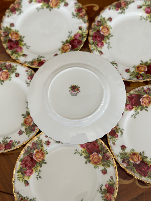 $15 each bread plate MADE IN ENGLAND Old Country Roses Royal Alb in Kitchen & Dining Wares in City of Toronto - Image 4