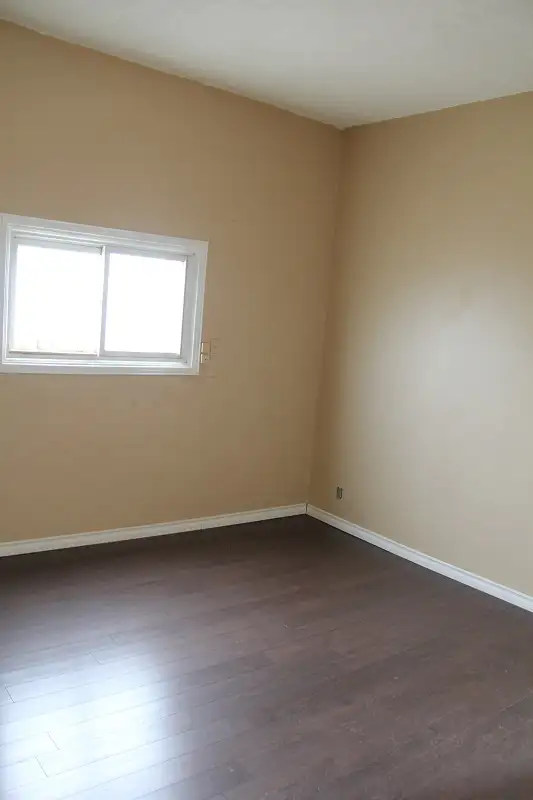 Updated Pet Friendly 1-Bedroom Apartment in Hamilton