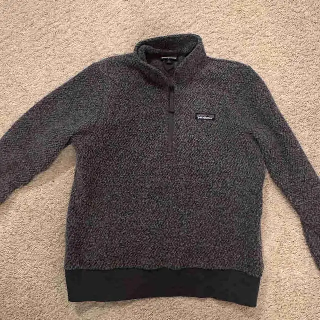 Patagonia - Women’s S - Grey in Women's - Tops & Outerwear in Calgary - Image 2