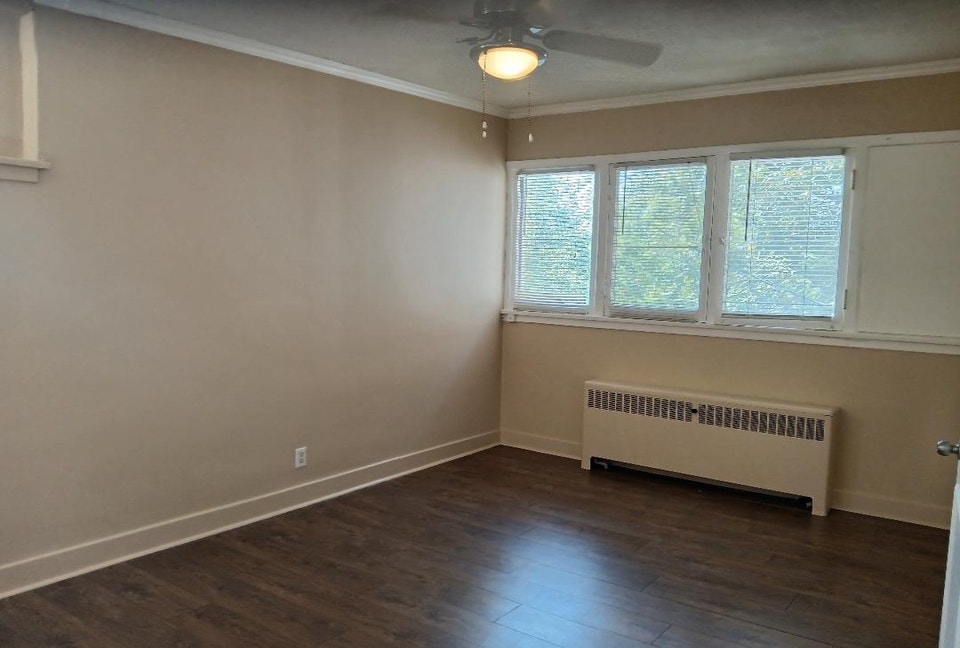 UPPER 1 BEDROOM LARGE - DOWNTOWN 3