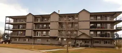 Welcome to Bannerman Pointe, Weyburn Saskatchewan, built in 2011, this is a corner unit on the 4th f...