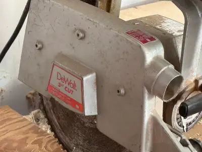 This is a pre-owned DeWalt 740 Power Shop radial arm saw, ideal for precise woodworking cuts. The it...