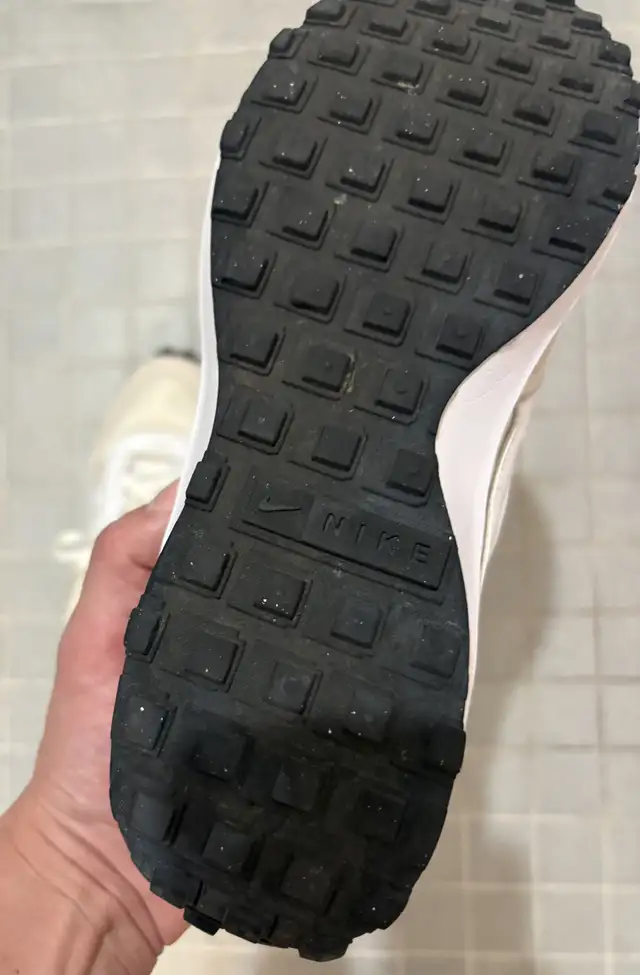 Nike Waffle Debut Shoes - Women’s - Size 7.5 in Women's - Shoes in Cambridge - Image 9