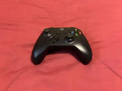 Black Xbox One / Series S|X / Windows PC controller, usb wire not included. It works perfectly and i...