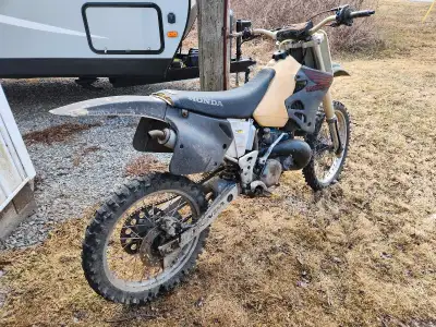 1994 cr250r it has a 97 motor in it. Been sitting for years it's in rough shape no brakes. Engine ru...