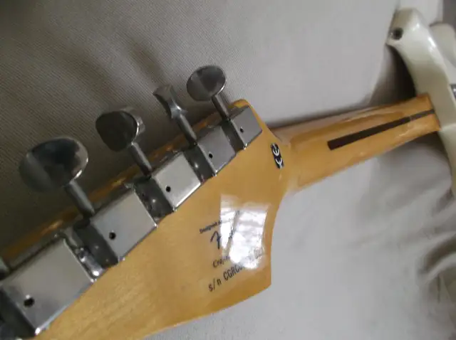 Fender Squier stratocaster  classic vibe guitare in Guitars in Sherbrooke - Image 6